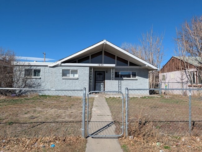 Building Photo - 1649 Florence St