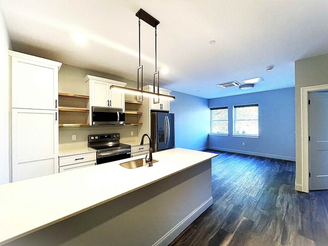 Building Photo - 25 Lowell St Unit 204