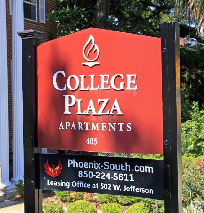 Photo - College Plaza