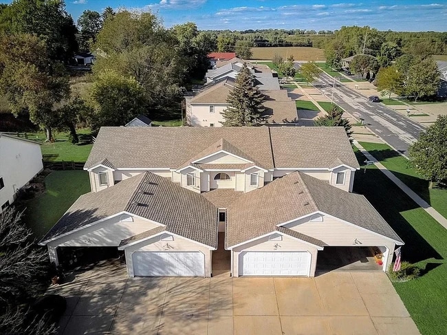 Building Photo - 700 Hilltop Dr Unit 702