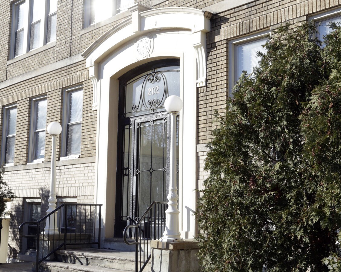 Photo - 202 Broad St