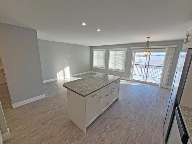 Photo - 8415-8481 81 St