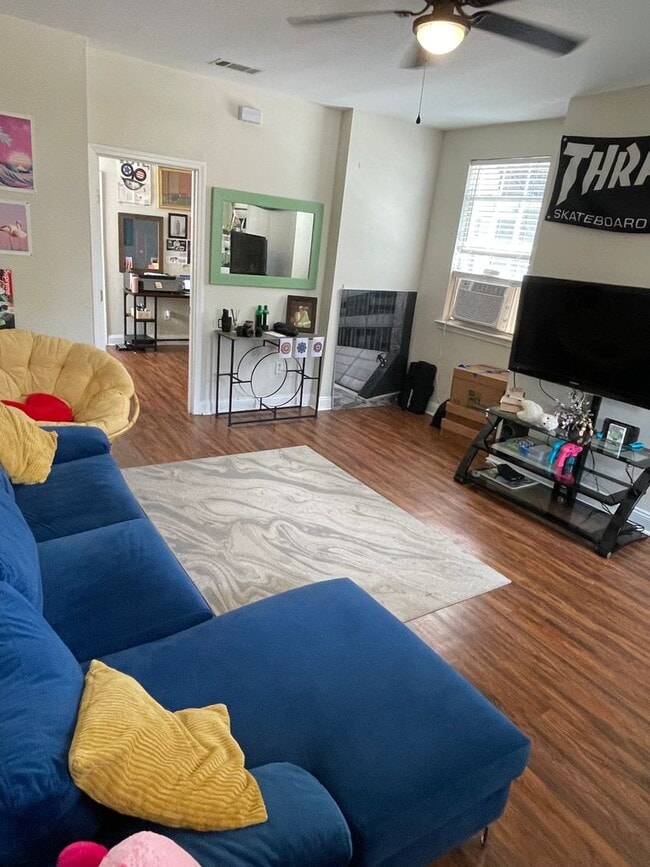 Photo - Renovated 2BD off St Charles Ave with Laundry Unidad 2311 A