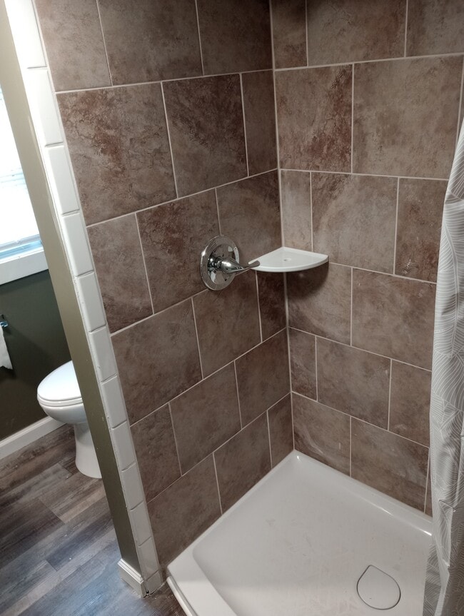 Photo - 206 E 8th St