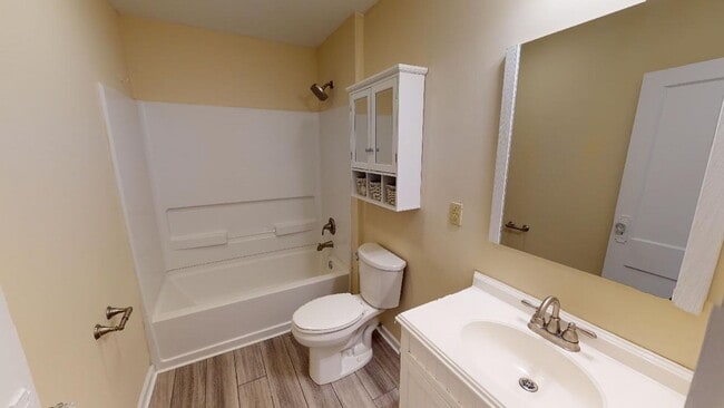 Photo - 3 BEDROOMS, 1 FULL BATHROOM + 3 FREE OFF-S...