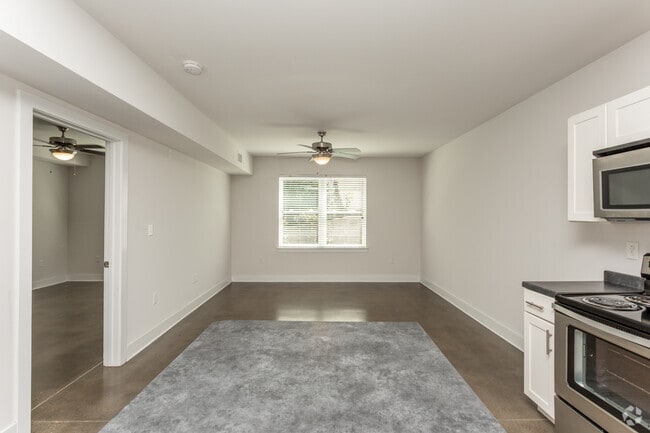 1BR, 1BA - 620 SF