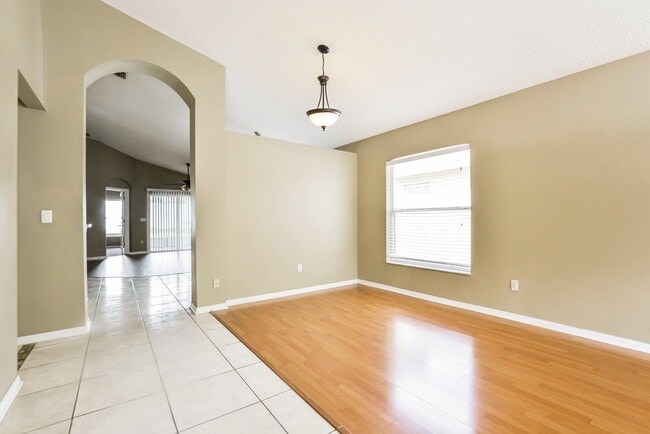 Photo - 2113 Carpathian Dr