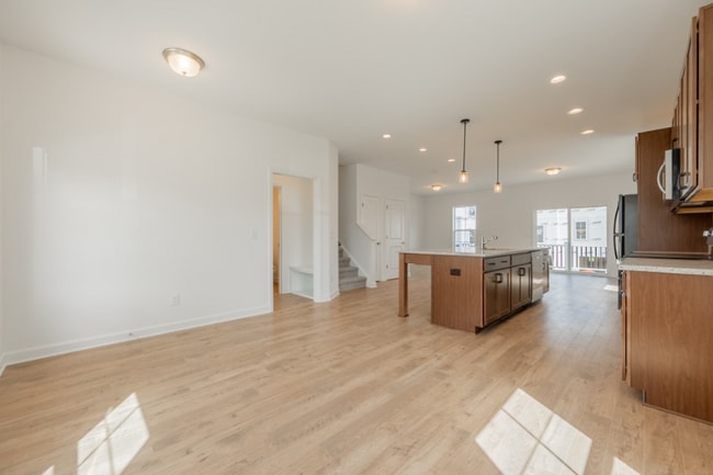 Photo - 1041 Balsam Ln