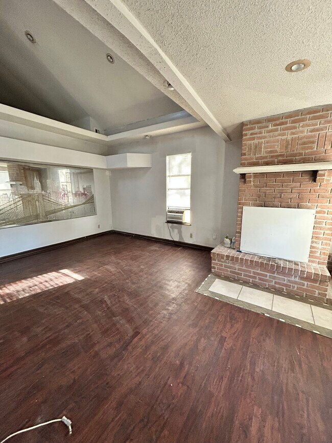 Photo - 1815 W 11th St