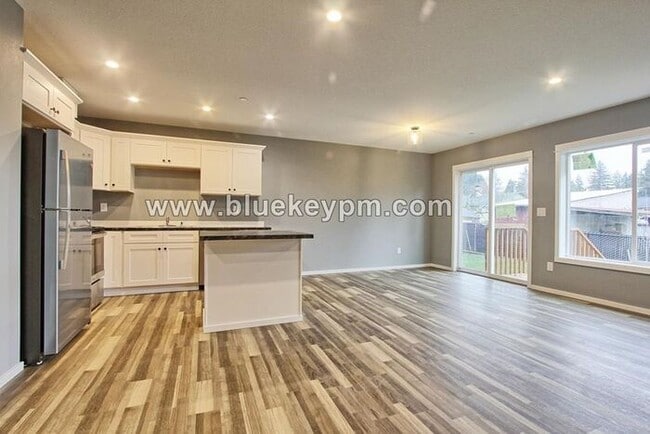 Unit 320: 3 Bed, 2.5 Baths Townhome in LaCenter