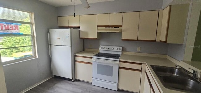 Photo - 304 Camillia Ln