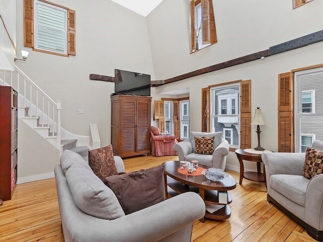 Building Photo - 50 Green St Unit B