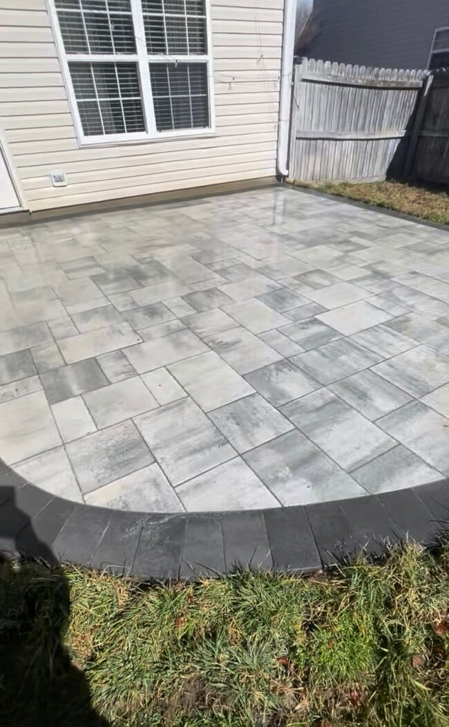 Photo - 303 Brittania Dr