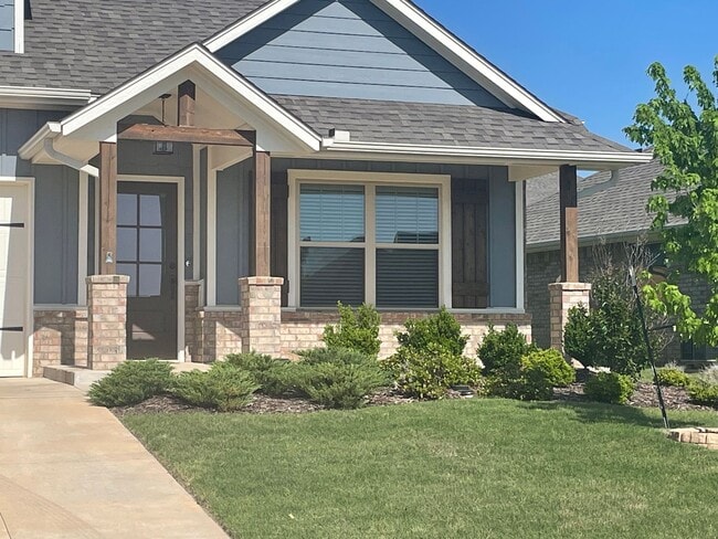 Photo - True 4 bedroom with luxury furnishings , convenient community amenities and storm shelter in Edmo...