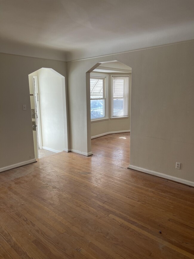 Photo - 7451 Grandmont Ave