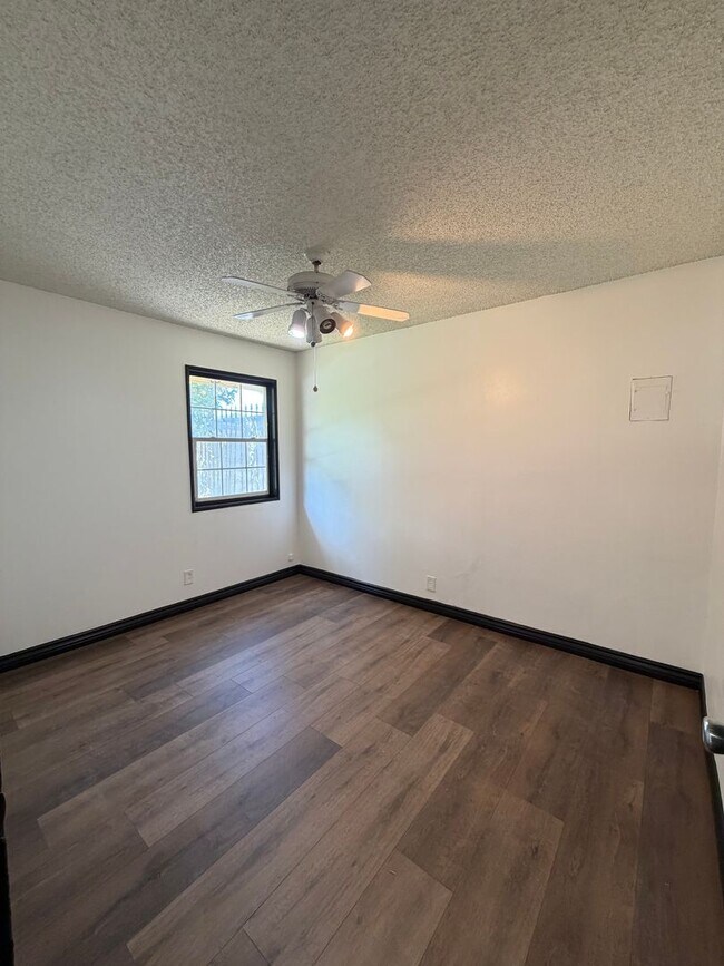 Photo - Belmont Unit 556