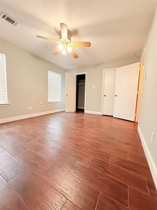 Photo - 320 Willowick St