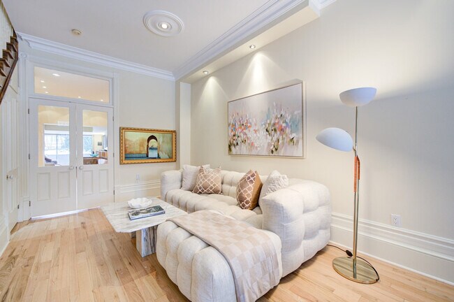 Photo - 138 Macpherson Ave Unit SI ID1473325P