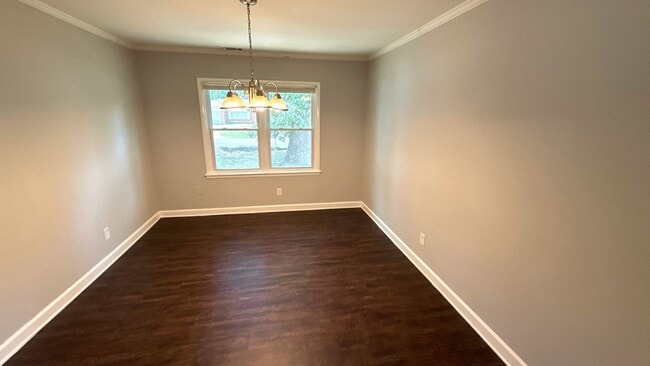 Photo - 875 Enfield Rd