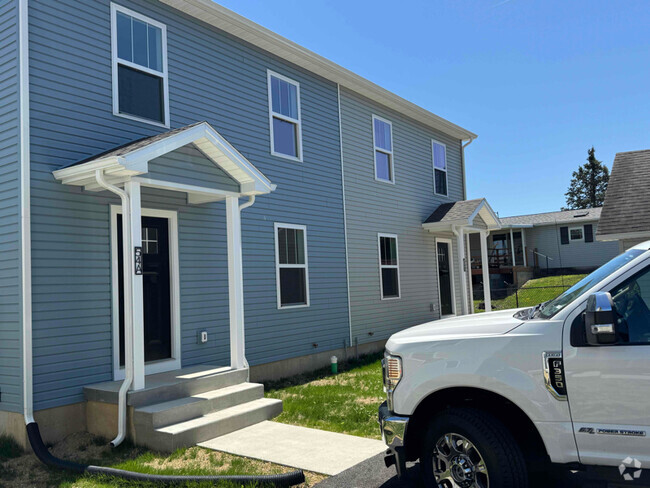 Building Photo - 54 S Revere St Rental