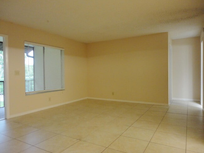 Photo - 4717 Sable Pine Cir Unidad C2