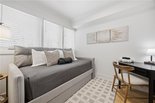 Photo - 436 Markham St SW