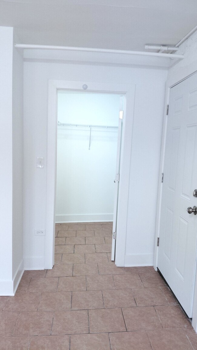 Photo - 3917 W Potomac Ave Unidad g