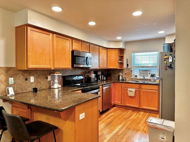 Photo - 306 N 138th St