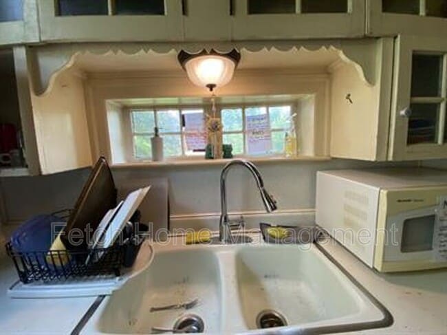 Photo - 911 E King St