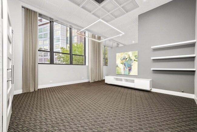 Building Photo - 300 N Ogden Ave Unit 202 Rental