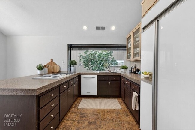 Photo - Gold River 2 Bedroom / Den, 2 Bathroom 1,600 Sqft. with Pool and Clubhouse For Lease.