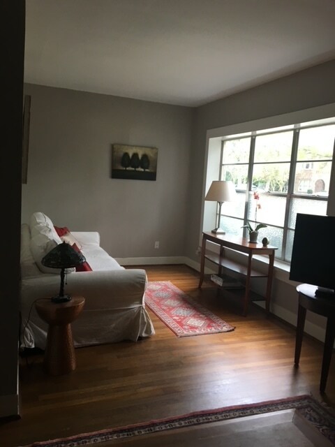 Living room - 1718 Albans Rd