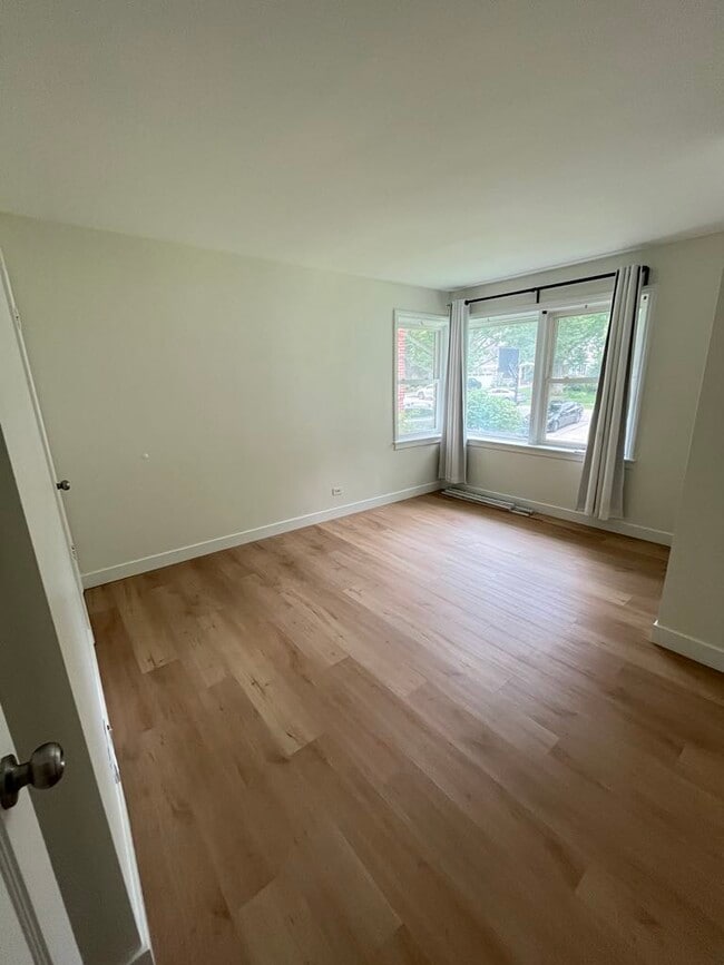 127 S Forest Ave