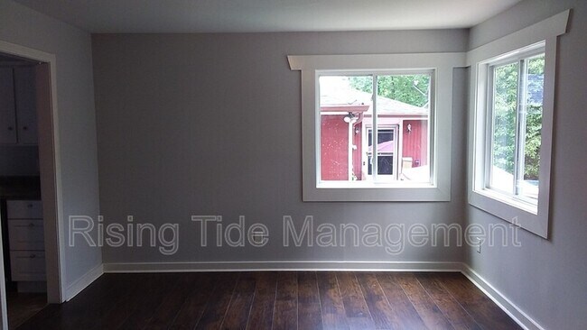 Photo - 1909 16th Ave N