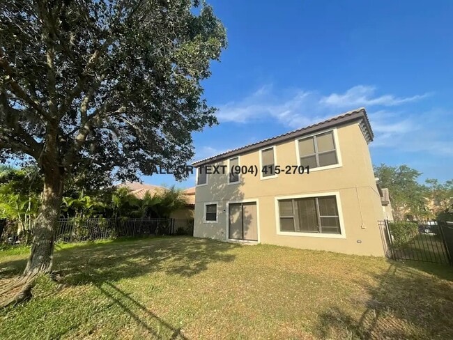 Building Photo - 20352 Chestnut Grove Dr Rental