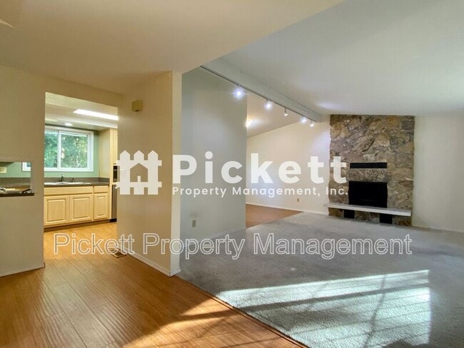 Photo - 7293 Pheasant Cir NE
