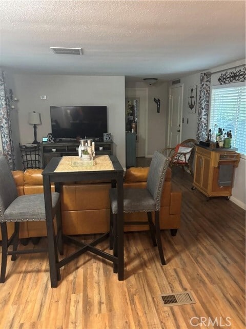 Photo - 670 Channel Way