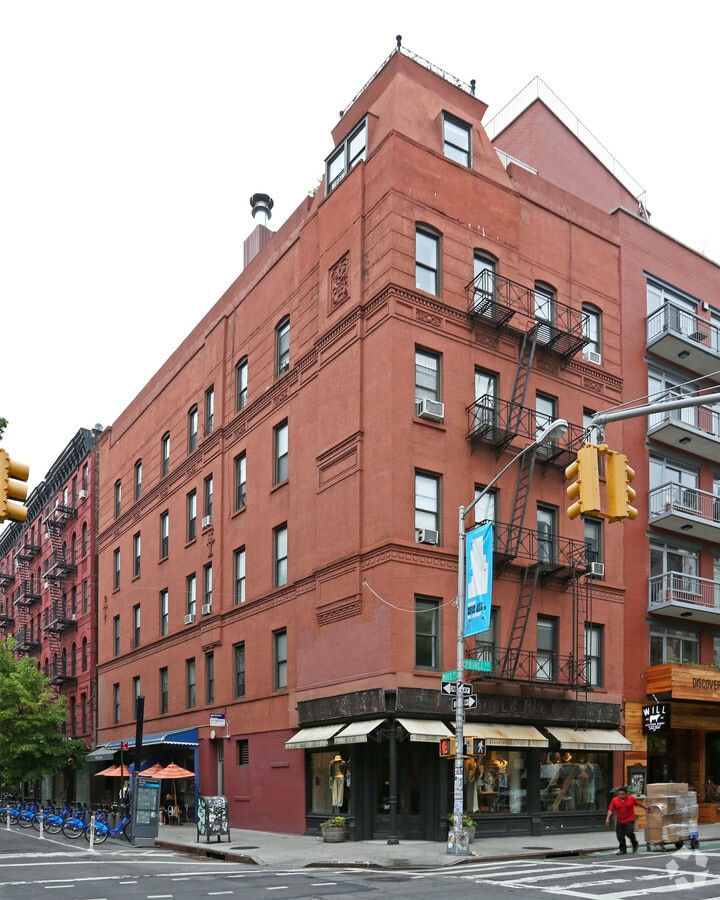 Photo - 242 Mott St
