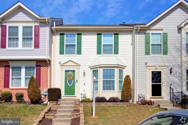 Building Photo - 222 Point to Point Square Rental