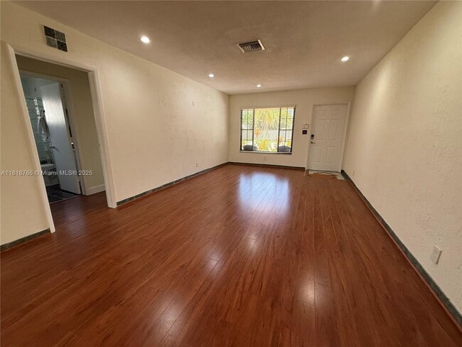 Photo - 1721 NE 48th Ct