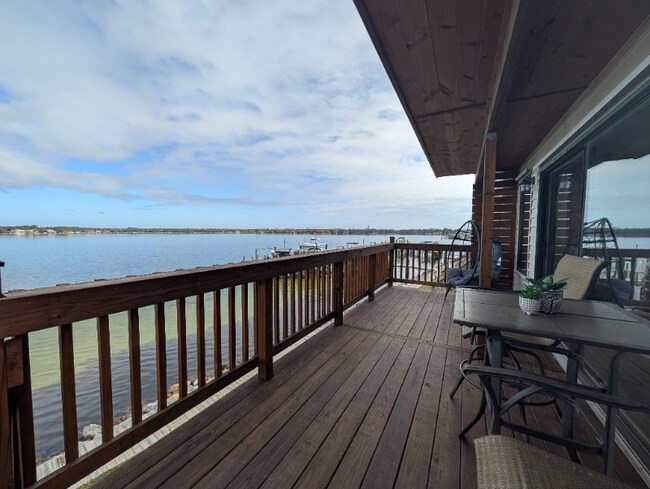 Photo - 810 Eglin Pkwy NE