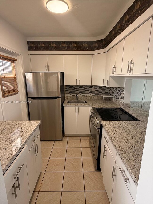 Building Photo - 2880 NE 203rd St Unit 32