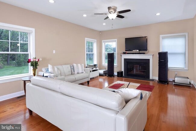 Building Photo - 22 Liam Pl