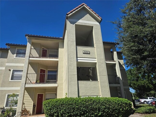 Building Photo - 3012 Parkway Blvd Unit 207