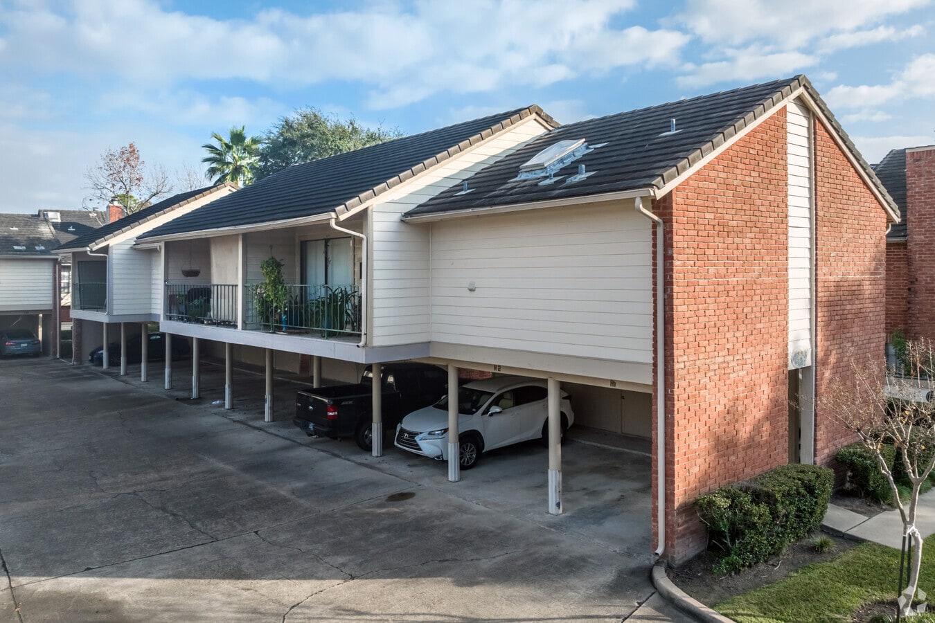 Alternate Building Photo - Lakeside Green Condominiums