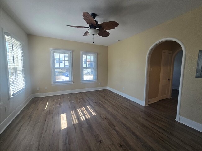 Photo - 725 Broadway Avenue J Unidad 6