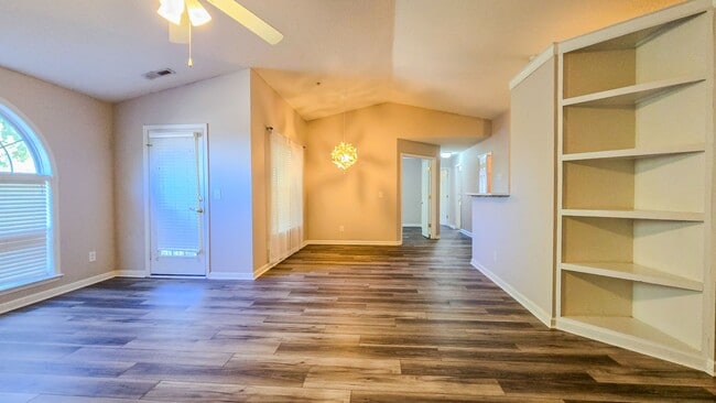 Photo - 932 Scholastic Ct