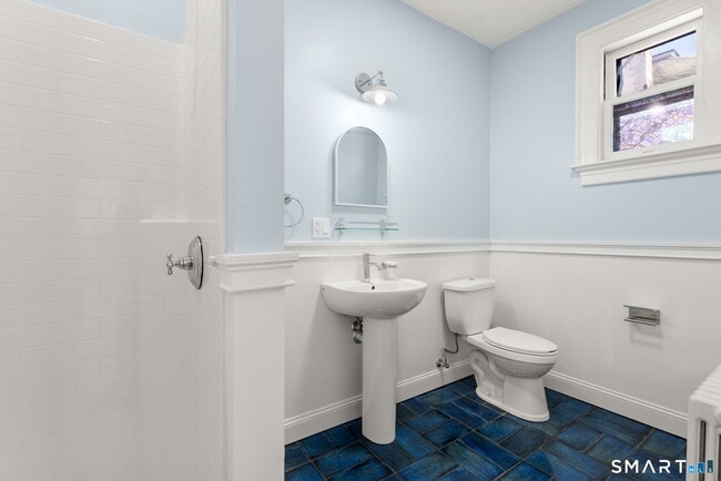 Photo - 360 Farmington Ave Unit 4