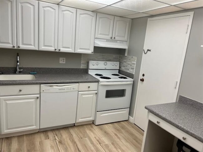 Photo - 3720 Inverrary Dr Unit 1T