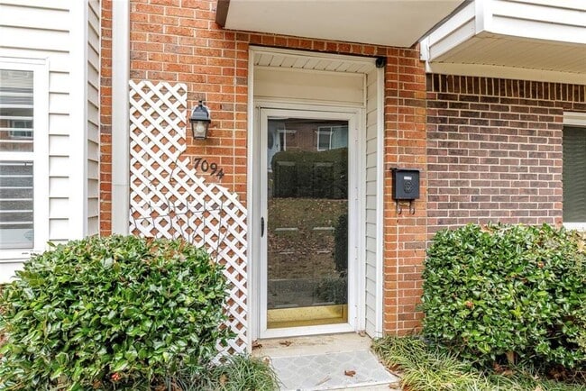 Photo - 7094 Stonington Dr NE